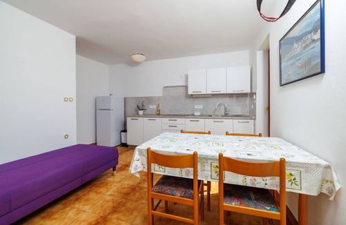 Povile Apartment | Cosy apartment just 250 metres from the beach with sea views, barbecue area, private parking