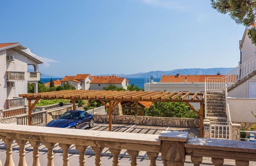 Povile Apartment | Cosy apartment just 250 metres from the beach with sea views, barbecue area, private parking