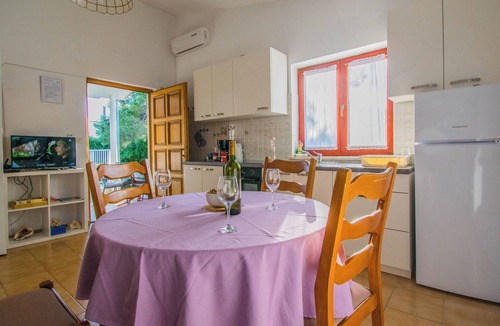 Kosljun Apartment | Cosy Apartment Rino, only 30m from the sea, island Pag