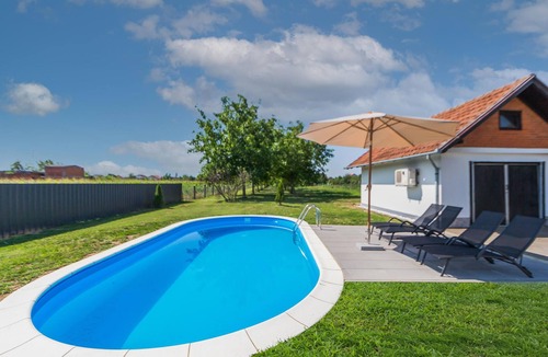 Dakovo House | Cosy holiday home with pool for a great holiday.