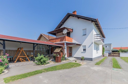 Dakovo House | Cosy holiday home with pool for a great holiday.