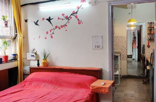 New Delhi Apartment | Cosy private room for females in an apartments, 5 mins walk from metro station