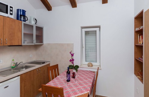 Kolocep Island Apartment | Cosy Villa in Kolocep with Garden