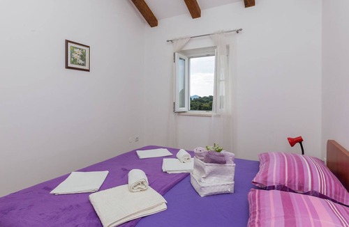 Kolocep Island Apartment | Cosy Villa in Kolocep with Garden