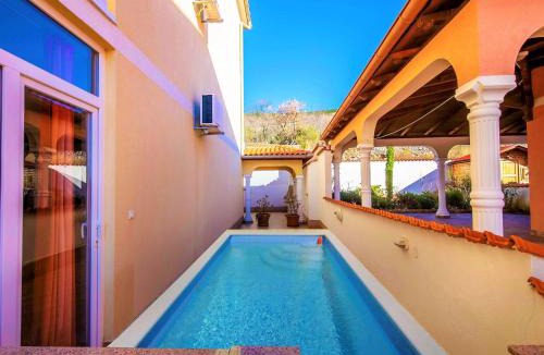 Dramalj Apartment | Cottage in Croatia near Beach & Town Centre