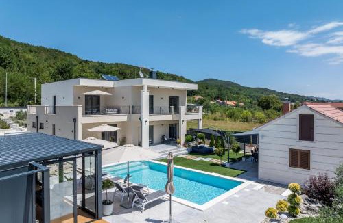 Muc Villa | Countryside family villa with pool Zmina