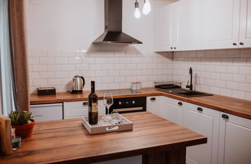Gornji Mihaljevec House | Countryside home with jacuzzi near vineyards and thermal spa.