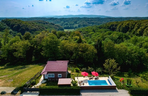 Preseka House | Countryside retreat with heated pool and jacuzzi near Zelina.