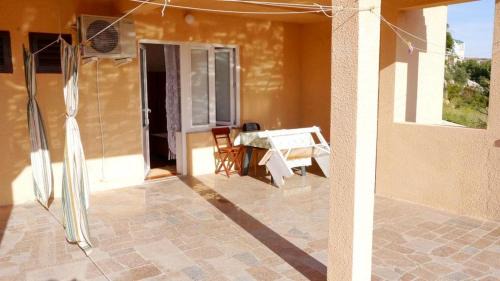 Metajna Apartment | Cozy 1 bedroom apartment with sea view
