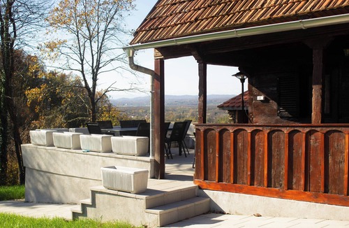 Ozalj Cottage | Cozy 1-bedroom cottage in adorable Zorkovac with a fireplace and AC
