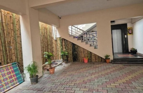 Dindigul House | Cozy 1-bedroom with AC and WiFi in peaceful Dindigul/Mymoon service apartment