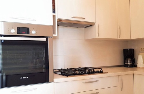 Opric Apartment | Cozy 2-bedroom apartment Near the Sea in Ika - with Terrace, AC & Free Parking