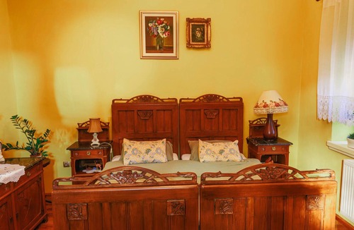 Bilje House | Cozy 3-bedroom farmhouse surrounded by a vibrant garden full of plants.