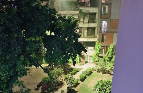 Lajpat Nagar III Apartment | Cozy 3BHK Retreat in the Heart of Lajpat Market – Perfect for Families!