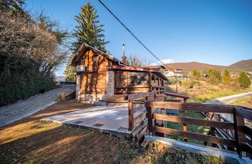 Breznik Plesivicki House | Cozy and rustic cottage with stunning views of the Sickle Mountains!