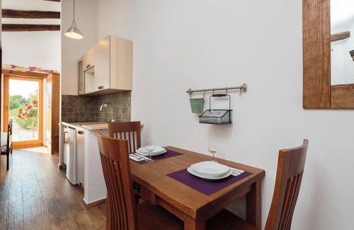 Primosten Burnji Apartment | Cozy Apartment with Pool in the Heart of Dalmatian Countryside
