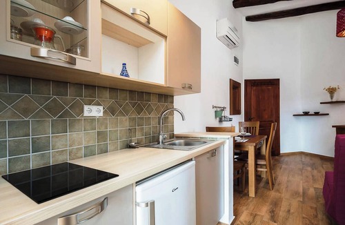 Primosten Burnji Apartment | Cozy Apartment with Pool in the Heart of Dalmatian Countryside