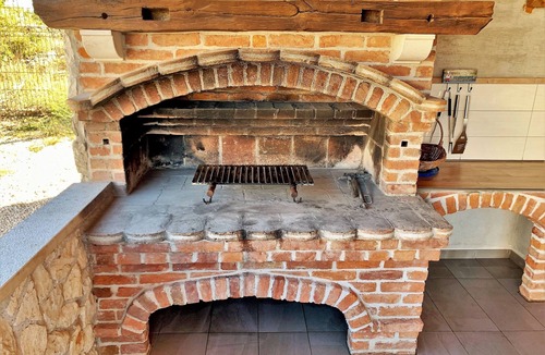 Primosten Burnji Apartment | Cozy Apartment with Pool in the Heart of Dalmatian Countryside