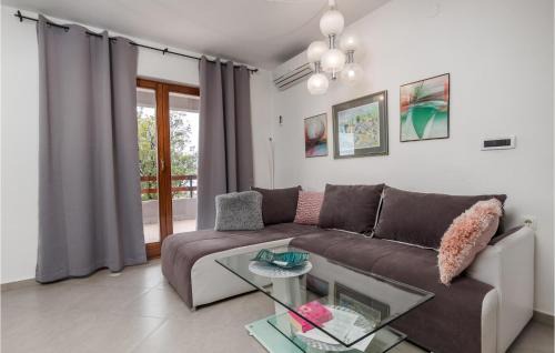 Cesarica Apartment | Cozy Apartment In Cesarica With House Sea View