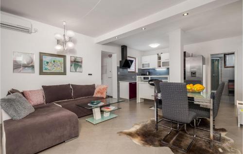 Cesarica Apartment | Cozy Apartment In Cesarica With House Sea View
