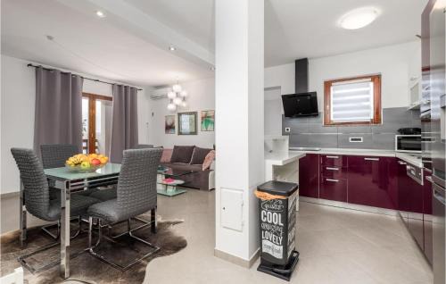 Cesarica Apartment | Cozy Apartment In Cesarica With House Sea View