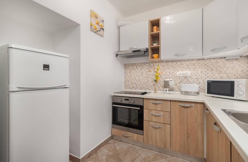 Gostinjac Apartment | Cozy apartment in Dobrinj with WiFi