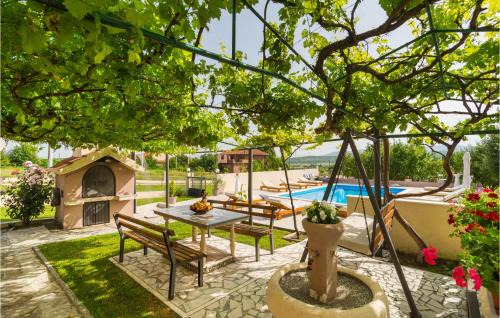 Sinj Apartment | Cozy Apartment In Obrovac Sinjski