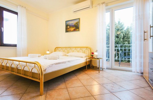 Jezera Apartment | Cozy apartment in Jezera with WiFi