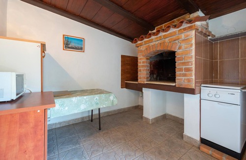 Sisan Apartment | Cozy apartment in Liznjan with WiFi