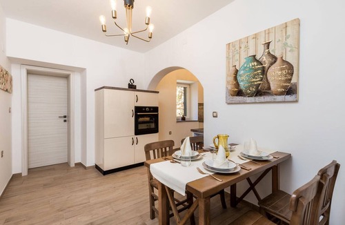 Tulisevica Apartment | Cozy apartment in Lovran with WiFi