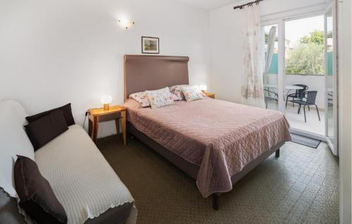 Lovrecica Apartment | Cozy Apartment In Lovrecica With Wifi
