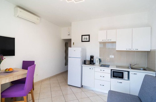 Cove Osibova (Milna) Apartment | Cozy apartment in Milna with house sea view