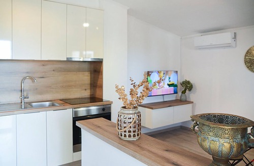 Nevidane Apartment | Cozy apartment in Nevidane with house sea view