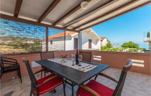 Nevidane Apartment | Cozy Apartment In Nevidane With House Sea View