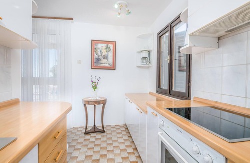 Stara Baska Apartment | Cozy apartment in Stara Baska with WiFi