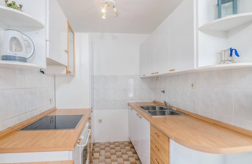 Stara Baska Apartment | Cozy apartment in Stara Baska with WiFi