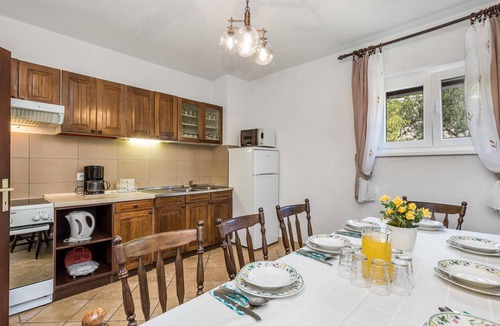 Sveti Juraj Apartment | Cozy apartment in Sveti Juraj with house sea view