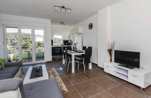 Trogir Apartment | Cozy apartment in Saldun with house sea view