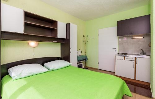 Sveti Juraj Apartment | Cozy Apartment In Sveti Juraj With House Sea View