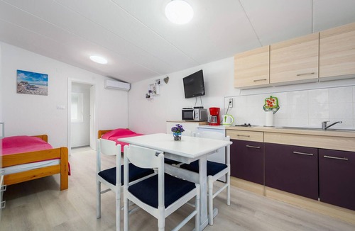 Tar Apartment | Cozy apartment in Tar with swimming pool