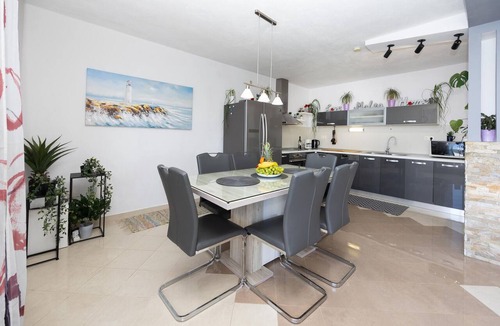 Mastrinka Apartment | Cozy apartment in Trogir with sauna