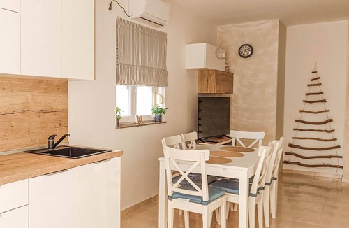 Turanj Apartment | Cozy apartment in Turanj with WiFi