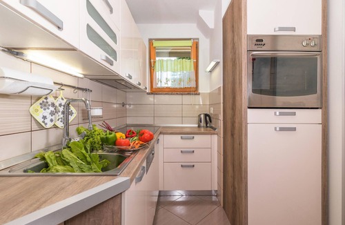Zambratija Apartment | Cozy apartment in Zambratija with WiFi
