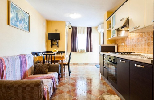 Vinjerac Apartment | Cozy Apartments in Zadar with Sea and Mountain Views - One Bedroom Apartment with Balcony (owner 1)
