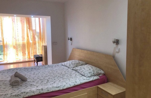 Resita Apartment | Cozy Central Apartment with Balcony in Reșița – Near Nature Trails & City Center