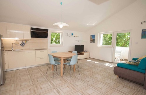 Baska Apartment | Cozy Couple's Paradise - Pet Friendly, Parking Included