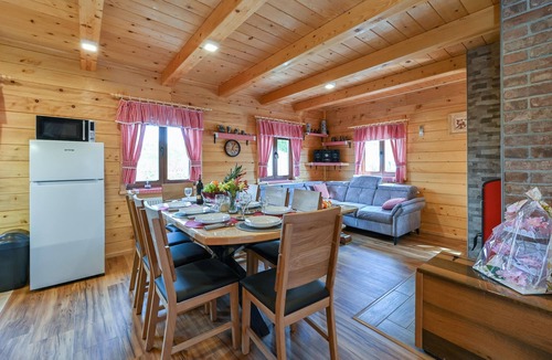 Ludbreg House | Cozy home in Vinogradi Ludbreski with sauna