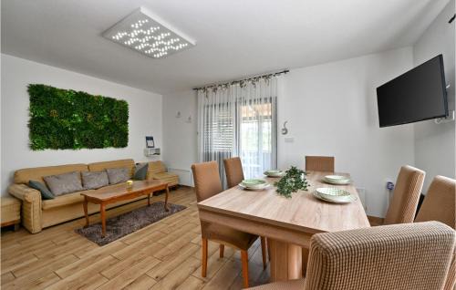 Sveti Ivan Zelina House | Cozy Home In Biskupec Zelinski With Sauna