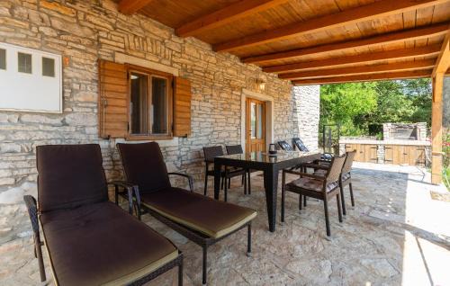 Kaldanija House | Cozy Home In Buje With House A Panoramic View