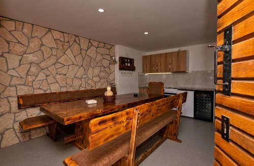 Knezovici House | Cozy home in Donji Prolozac with sauna